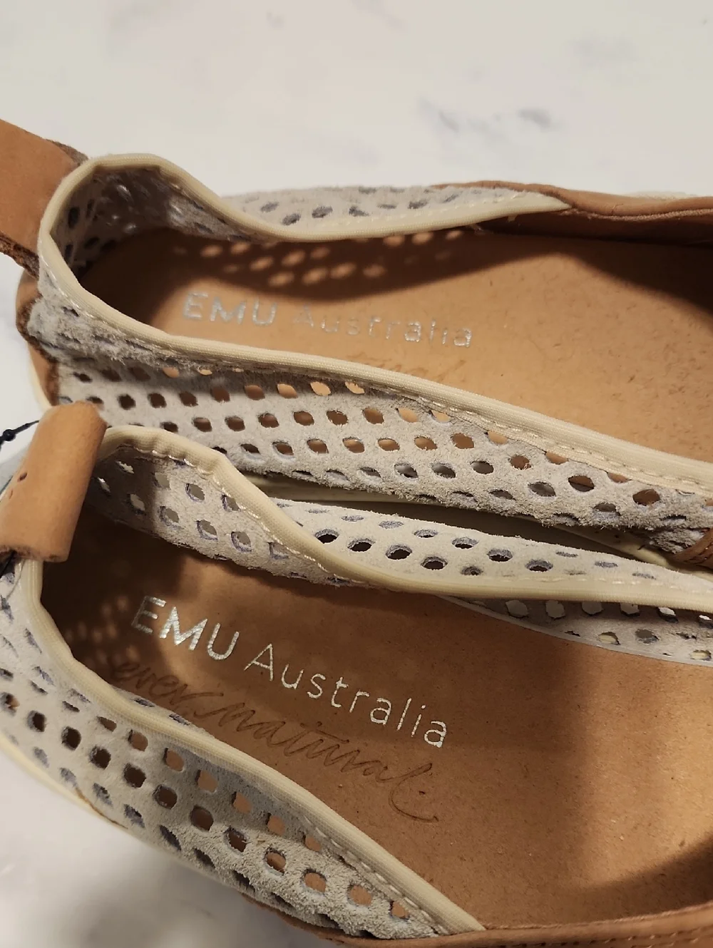 Emu Australia Meroo  Ever Natural  Cream and Tan Slip-On Casual Shoes Brand New
